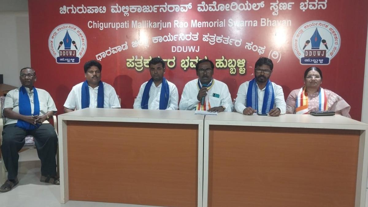 Chalavadi leaders urge community members to mention religion as &lsquo;Navabouddha&rsquo; during caste census
