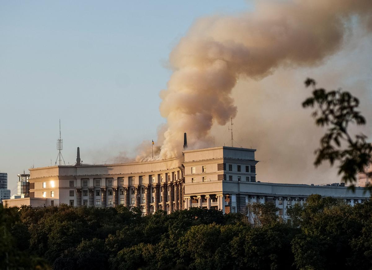 Smoke rises over a building of the Ukrainian government headquarters, after Russian drone and missile strikes, amid Russia’s attack on Ukraine, in Kyiv, Ukraine September 7, 2025. REUTERS/Serhii Korovainyi
