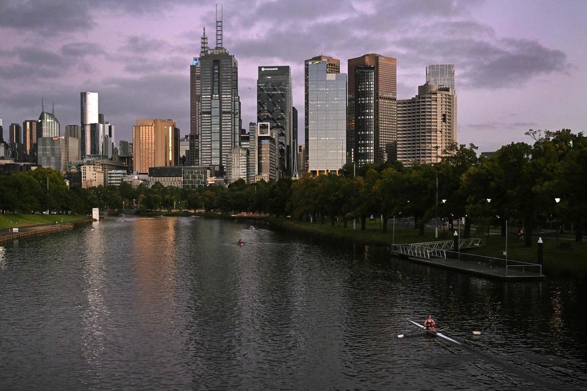 A single sculler rows along the Yarra River