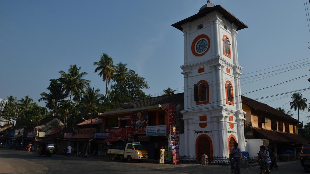 कोच्चि बिएननेल से परे: हेरिटेज वॉक, कयाकिंग और बैकवाटर सवारी के लिए एक गाइड कोच्चि बिएननेल से परे: हेरिटेज वॉक, कयाकिंग और बैकवाटर सवारी के लिए एक गाइड