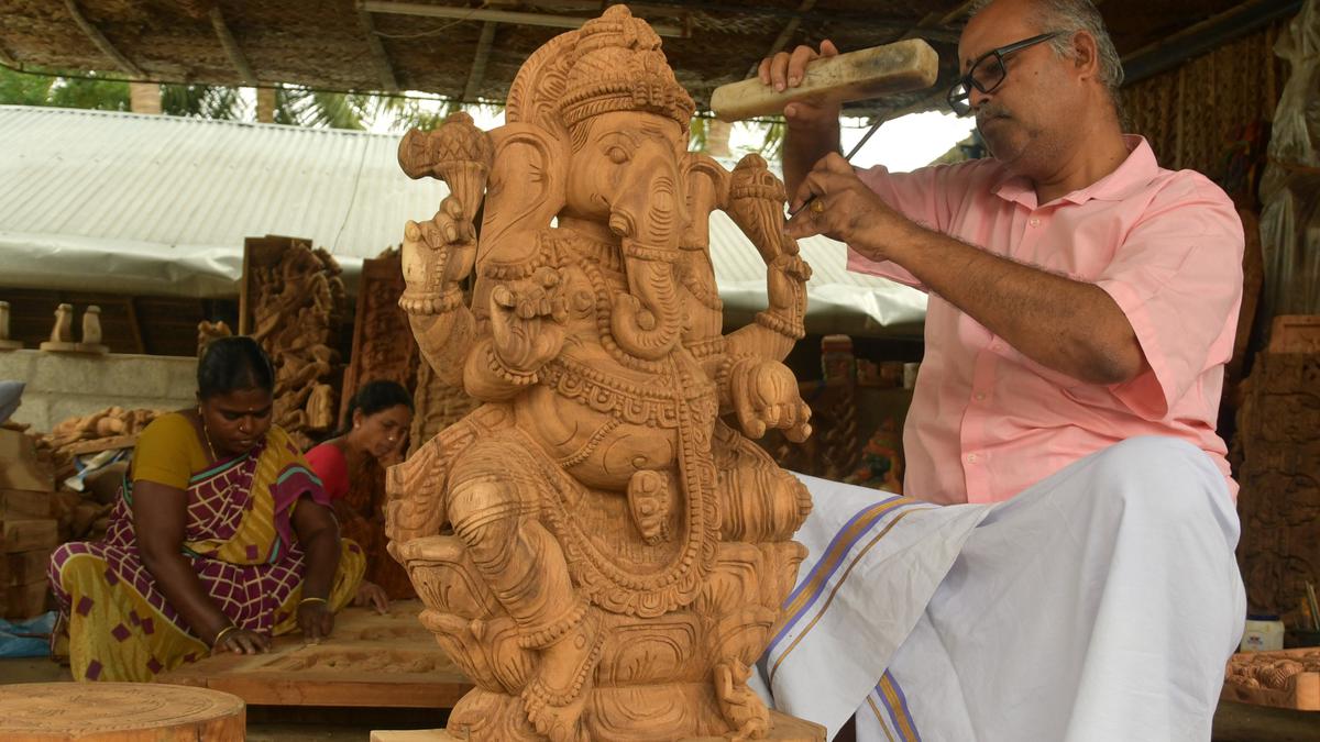 A legacy of wood carving thrives at Thammampatti in Salem 