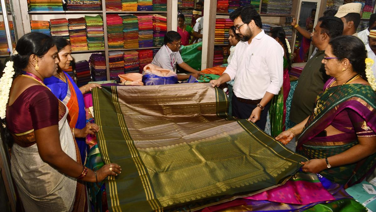 Deepavali discount sale begins at Co-optex showrooms in Theni