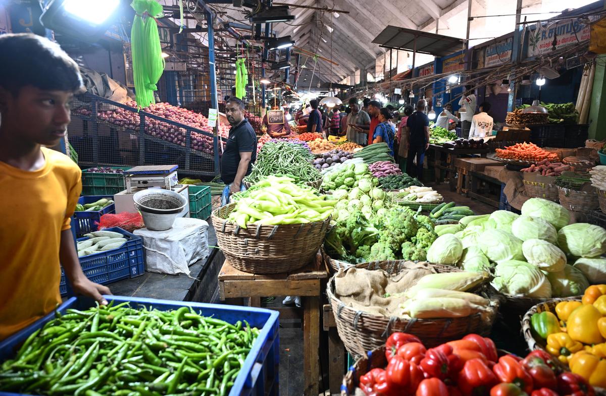 thehindu.com - The Hindu Bureau - Traders say fuel price hike would further increase retail prices of fruits and vegetables