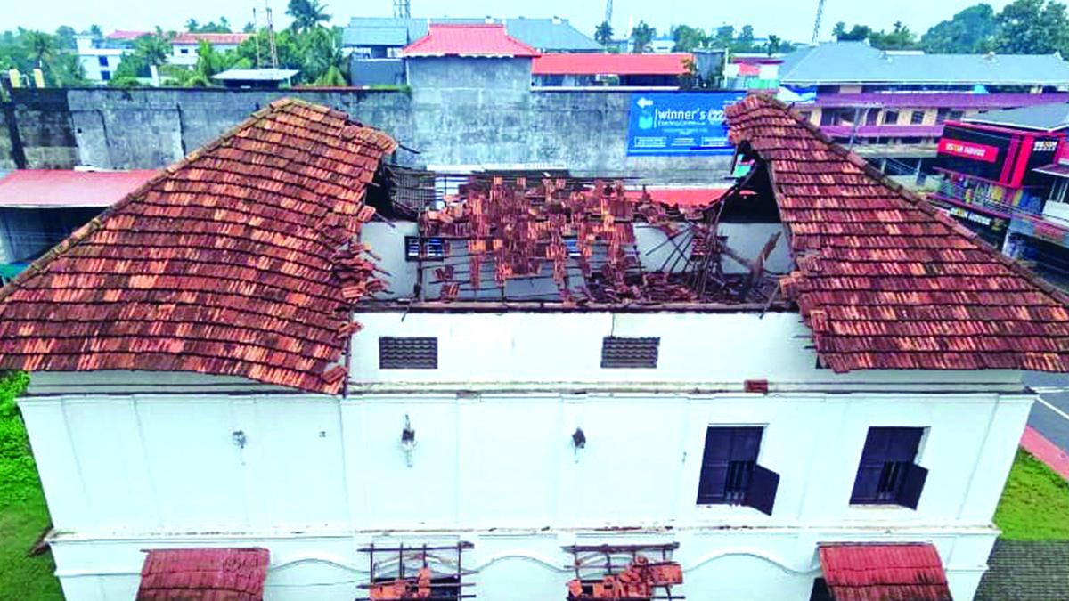 Roof of Jewish synagogue in Mala collapses in rain