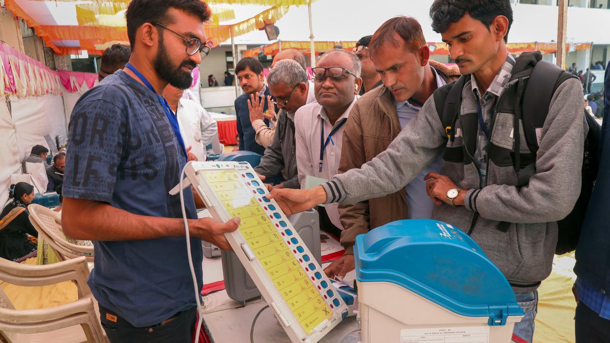 Over tenfold increase in poll-related contraband in Gujarat: Election Commission