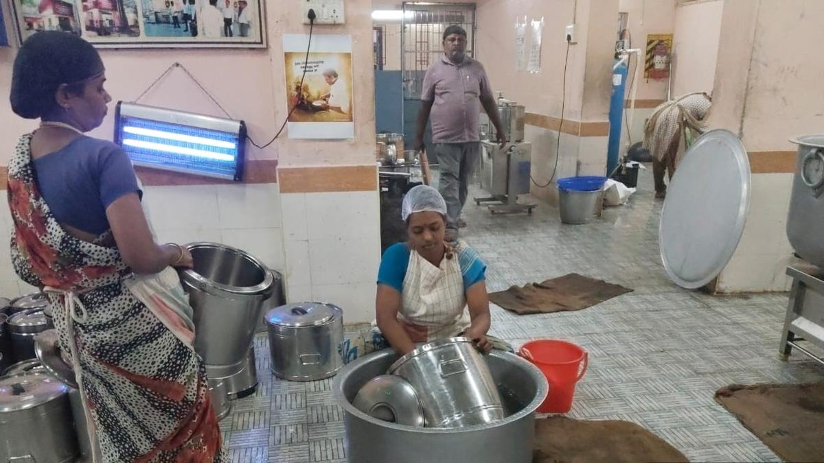 Centralised kitchen of CM’s breakfast scheme in Tiruchi receives ISO certification