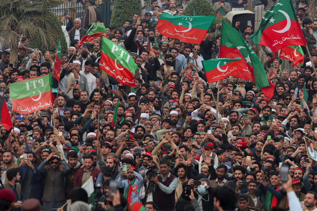 Supporters of former Prime Minister Imran Khan's party, the Pakistan Tehreek-e-Insaf (PTI), wave flags as they protest demanding free and fair results of the elections, in Peshawar, Pakistan February 17, 2024. REUTERS/Fayaz Aziz
