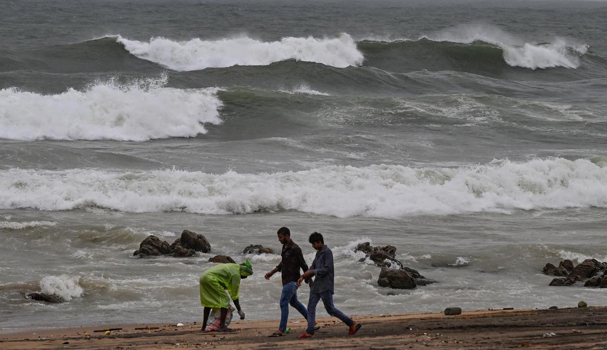 High tidal waves lash the shore as Visakhapatnam experiences rains on Monday (October 27, 2025) under the influence of Cyclone Montha. The storm is likely to make its landfall near Kakinada, south of the Visakhapatnam coast on October 28.