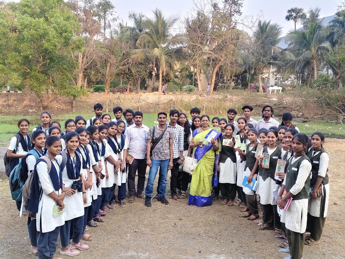 Participantes de Vizianagaram durante o GBBC. Participantes de Vizianagaram durante o GBBC.