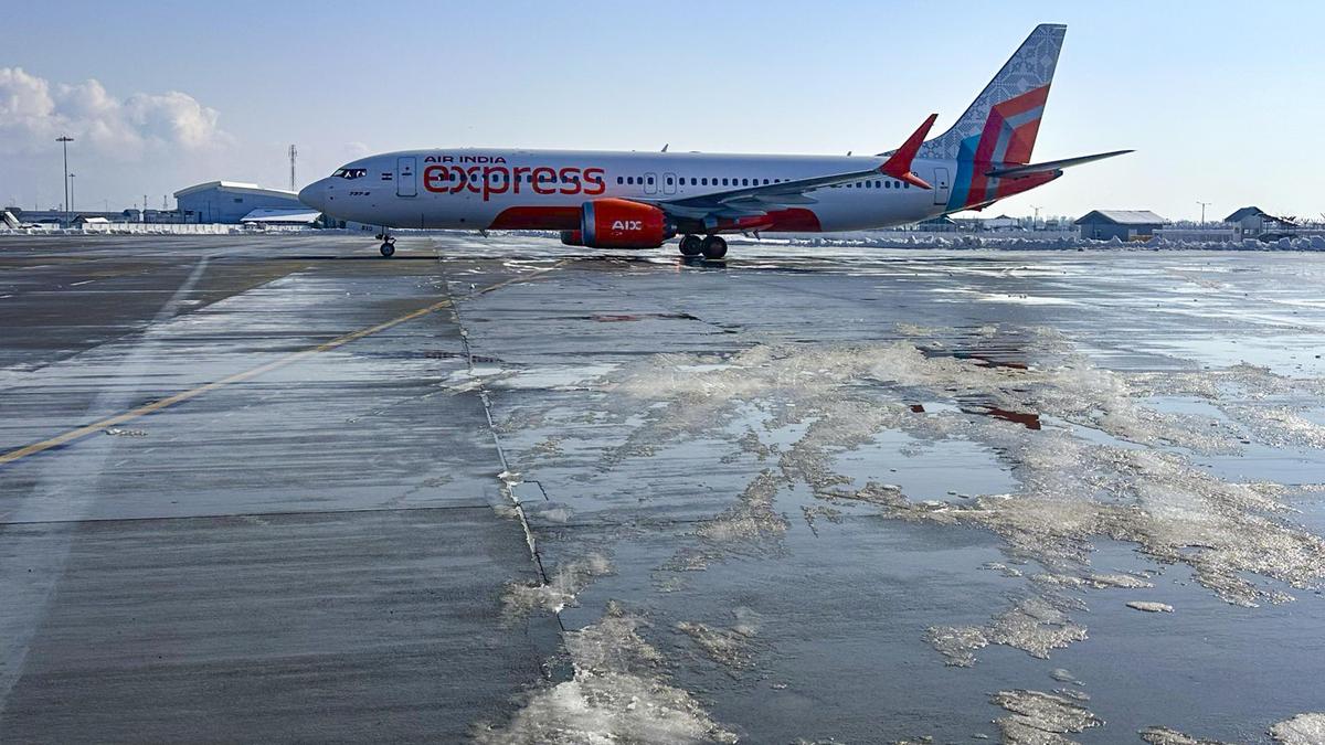 50 flights to and from Srinagar cancelled due to snowfall