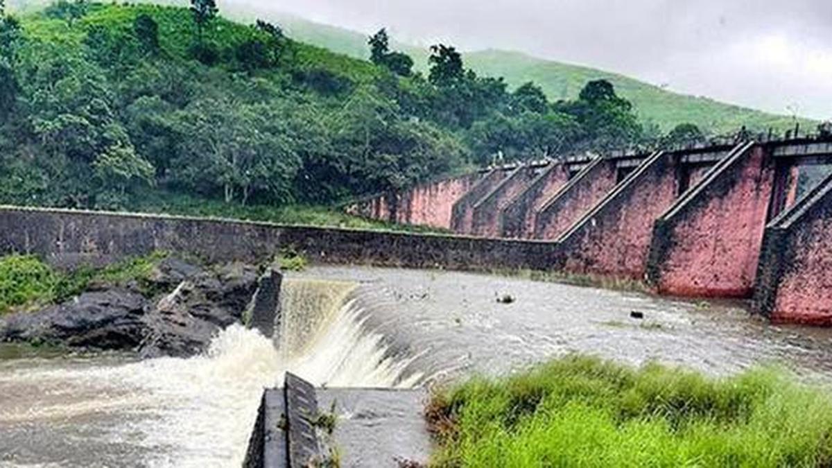 Water level in Mullaperiyar dam stands at 131.80 feet