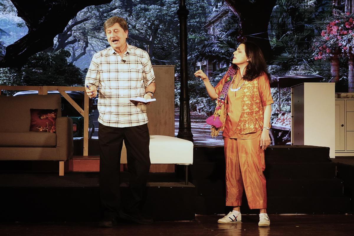 Anupan Kher in Jaane Pehchaane Anjane
