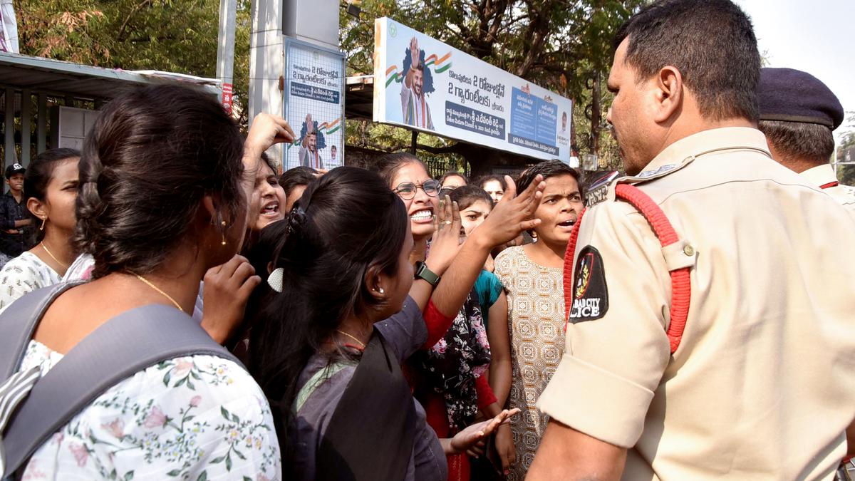 25 students of Nizam College detained for staging protest