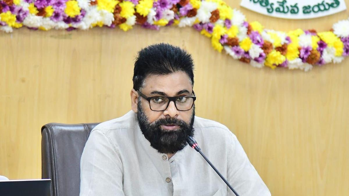 Man damages Andhra Deputy CM Pawan Kalyan’s convoy cars in Mangalagiri, taken into custody