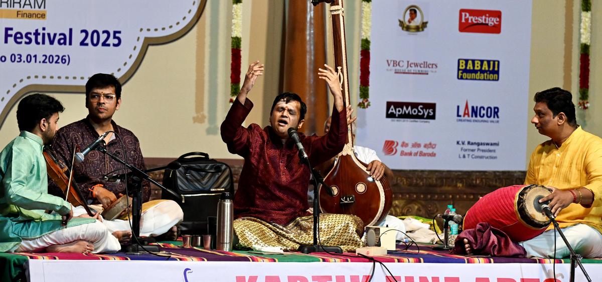 Saketharaman accompanied by Kamalakiran Vinjamuri on the violin, Delhi Sairam on the mridangam and Anirudh Athreya on the kanjira. 