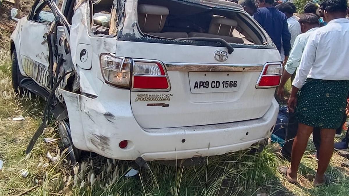 Alur former MLA Patil Neeraja Reddy dies in road accident in Telangana