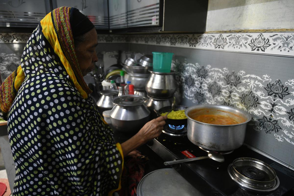 A 65-year-old woman from Mattancherry preparing sambar.