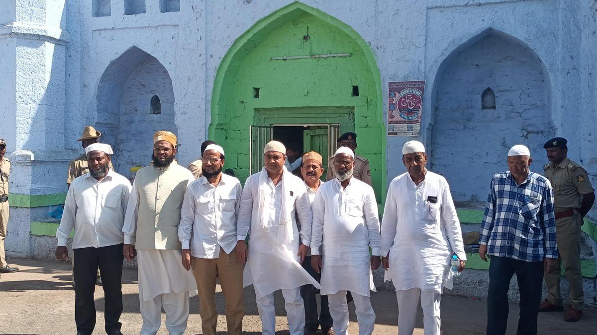 Supreme Court declines to entertain plea against pujas at Ladle Mashaq Dargah in Aland town in Kalaburagi