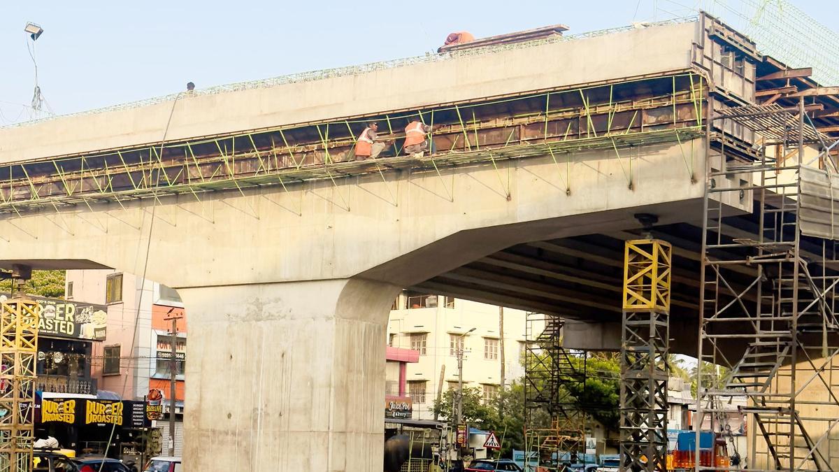 Residents, traders demand Eenchakkal junction opening as flyover delay causes hardships
