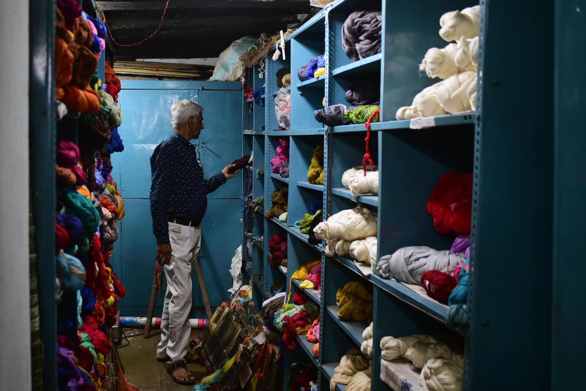 thehindu.com - Rishita Khanna - Across the loom: Yarn, dyes, and logistics costs surge amid West Asia tensions