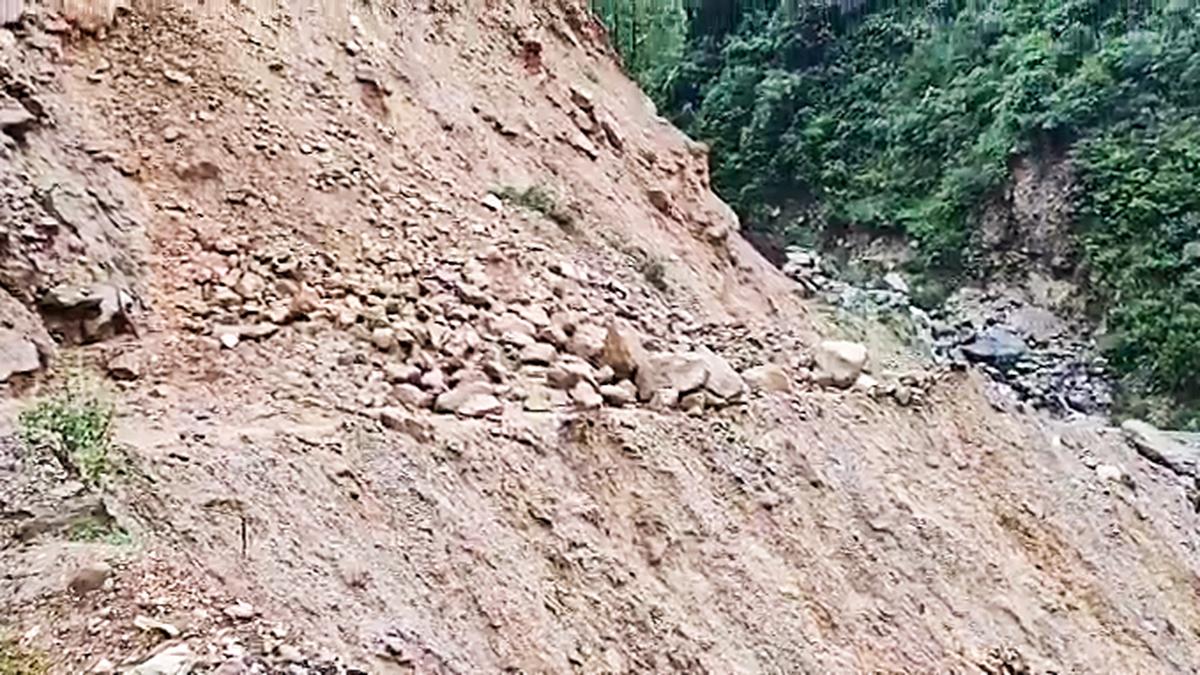 Heavy rainfall caused multiple landslides along the Badrinath National Highway blocking the road