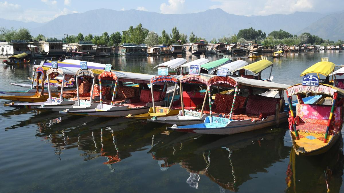 https://th-i.thgim.com/public/incoming/tyl42i/article70945970.ece/alternates/LANDSCAPE_1200/6751_20-7-2019_17-25-55_2_08-DAL-LAKE-SGR-20-07-2019.JPG