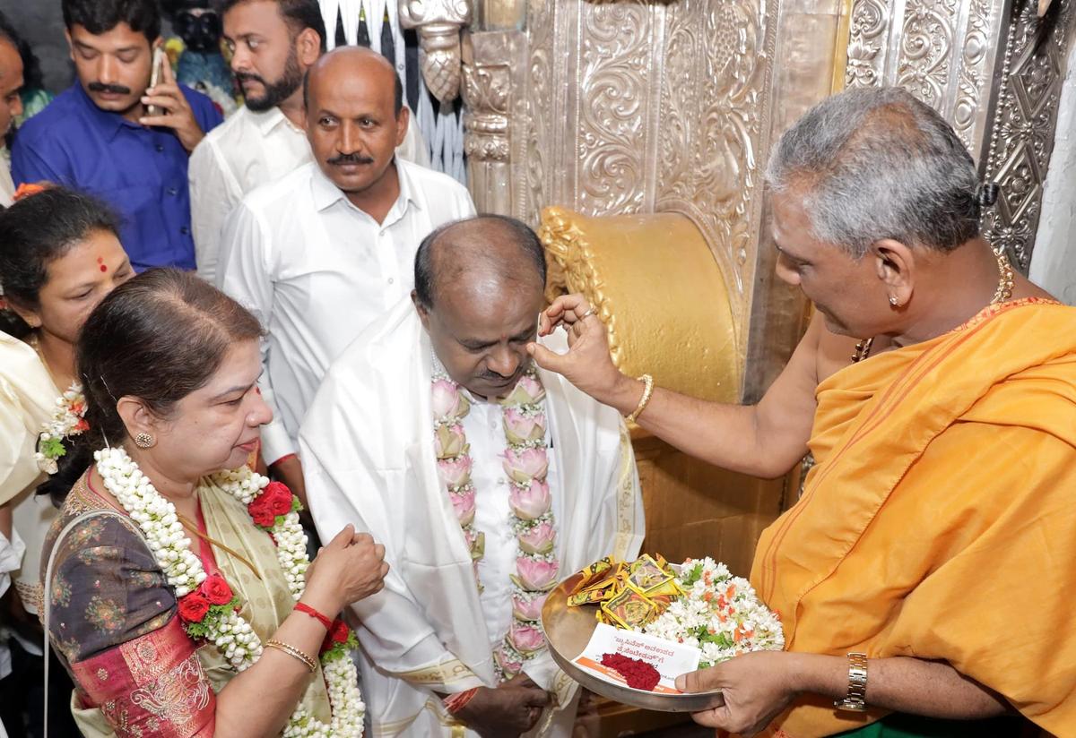 Kumaraswamy dares Siddaramaiah to quit Congress, win 5 seats independently