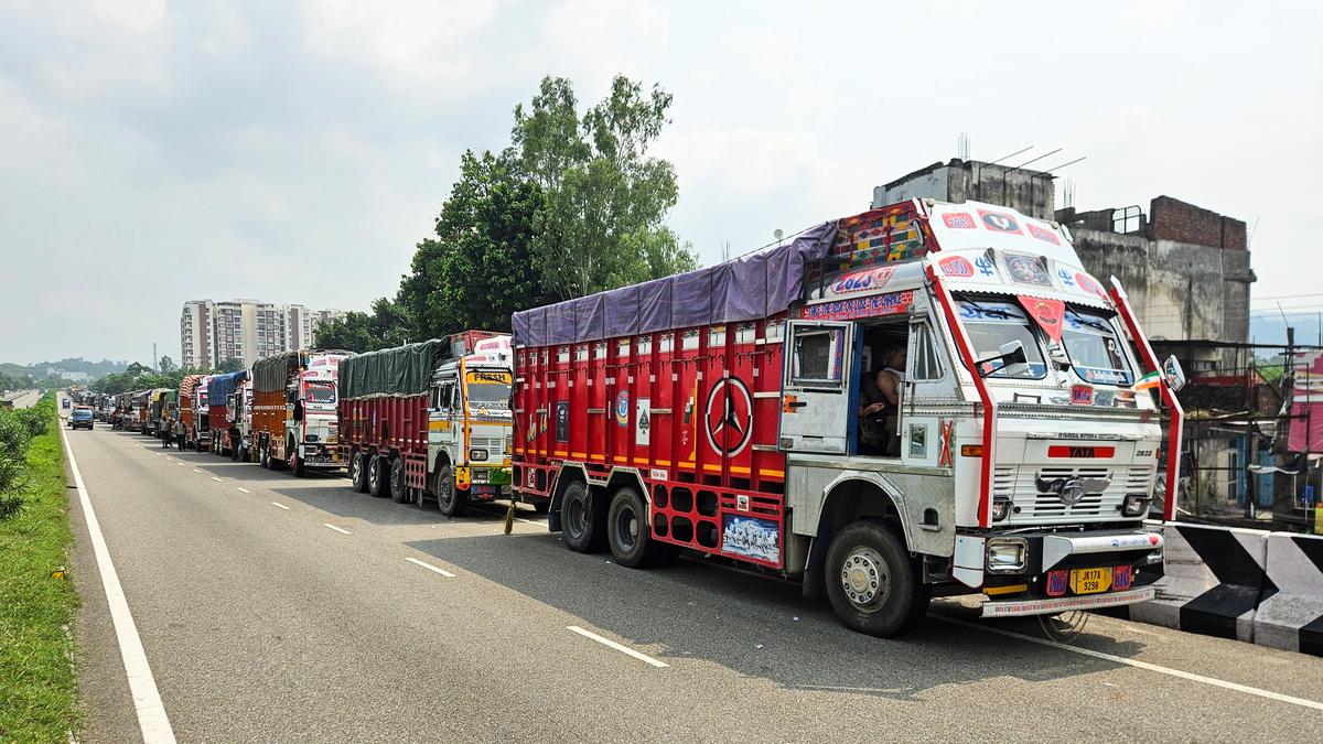 ‘Economic assault’ on Kashmir: J&K leaders flag losses due to closure of Srinagar-Jammu highway