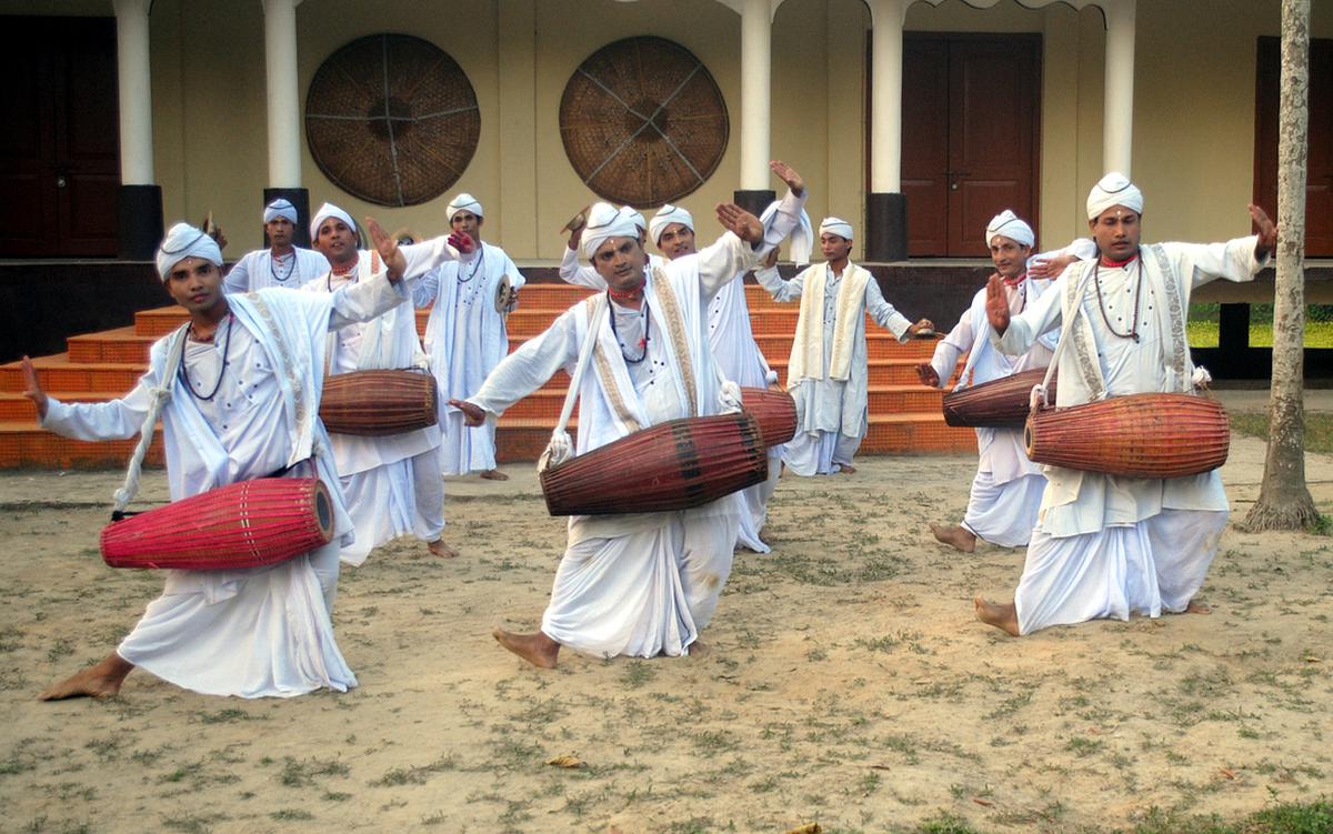 Gayan bayan performance at Kamalabari Sattra