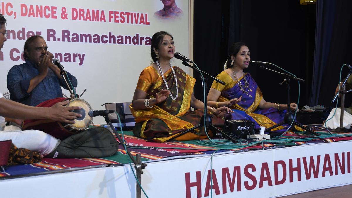 An enjoyable line up of kritis by Chinmaya Sisters