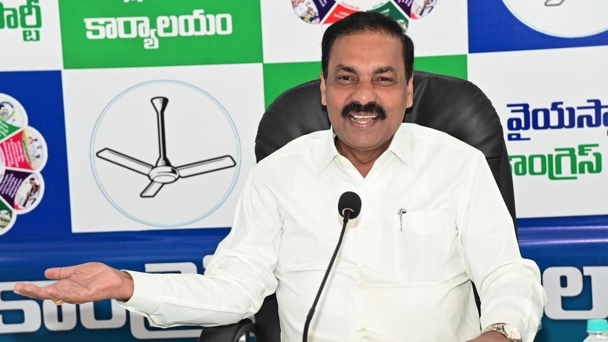 Middlemen looting paddy farmers in Nellore, alleges YSRCP leader