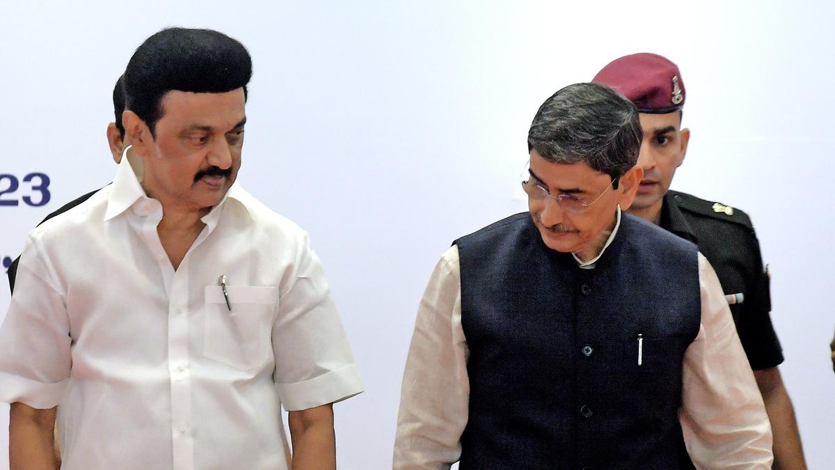 SC urges Tamil Nadu CM, Governor to break the ice over hot tea