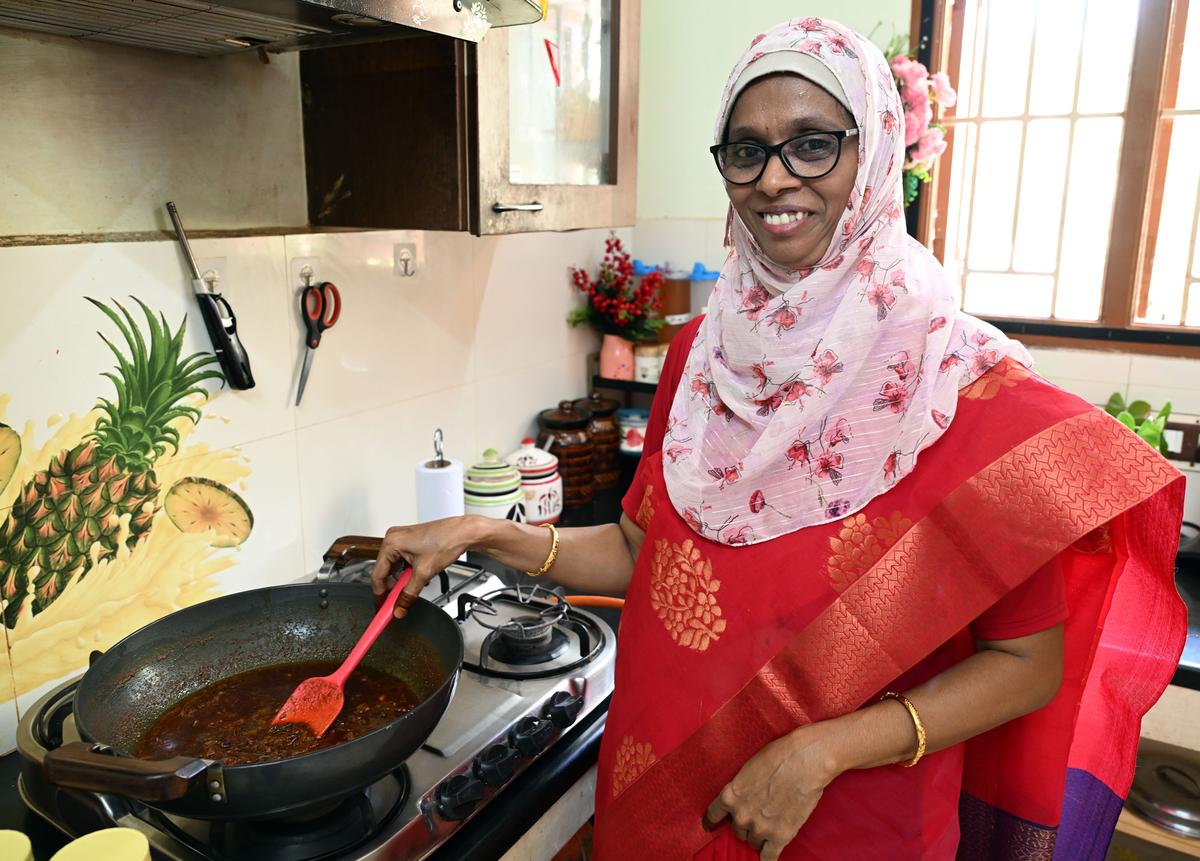 K. Sabeena Saffi of Pickle World preparing chicken pickle at her home-based unit in Tiruchi. 