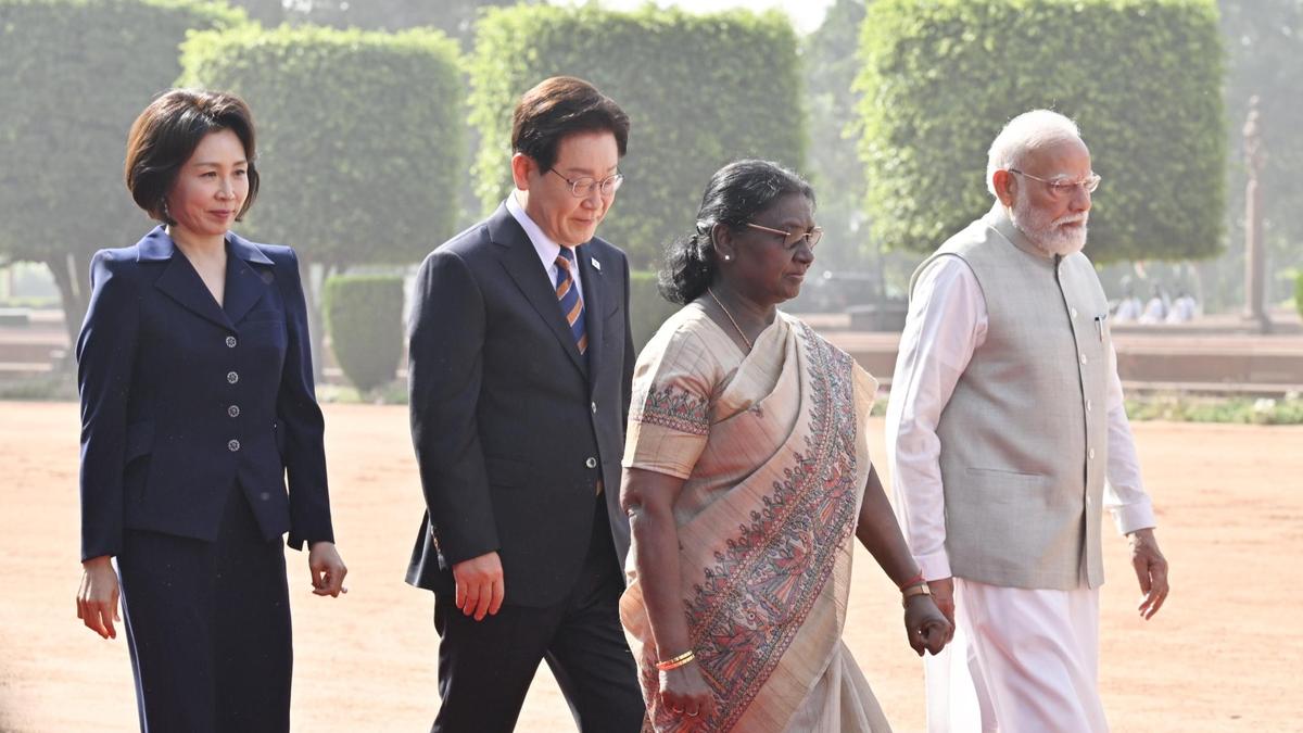 PM Modi holds bilateral meeting with South Korean President Lee