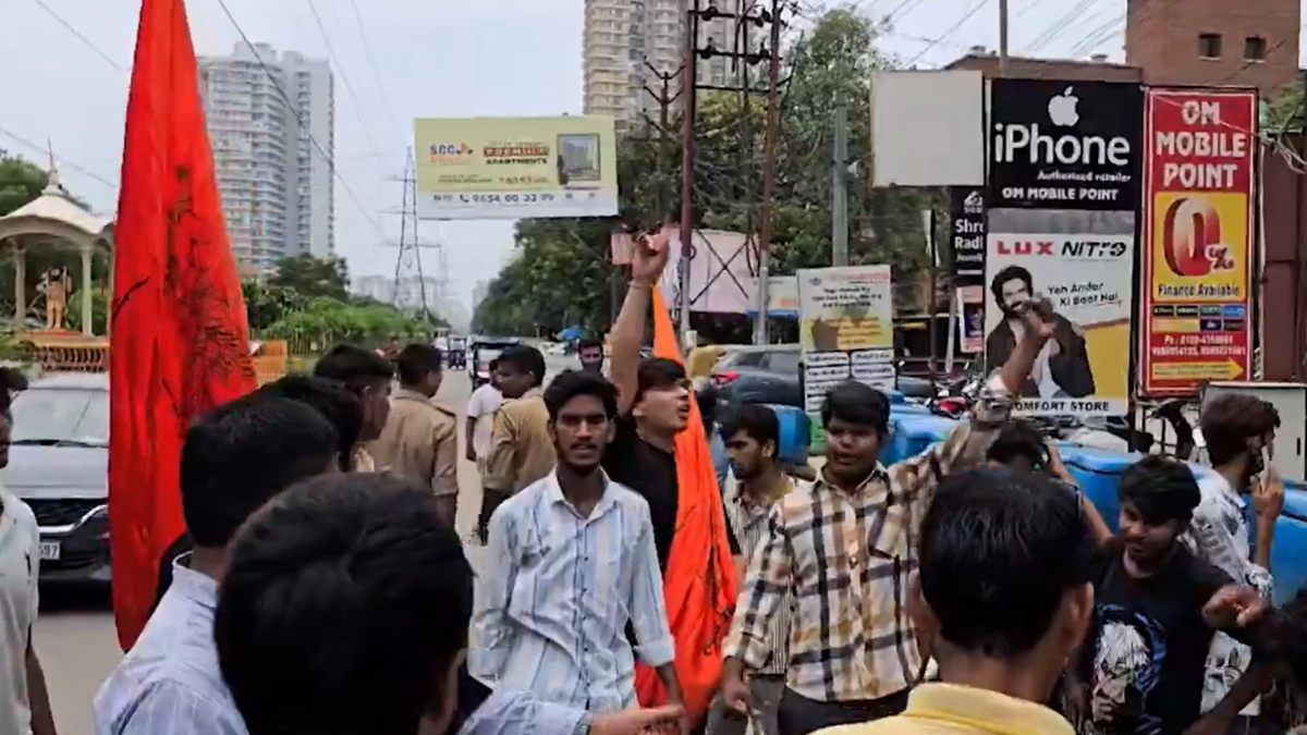 Right-wing group storms Ghaziabad eateries over sale of meat during Sawan
