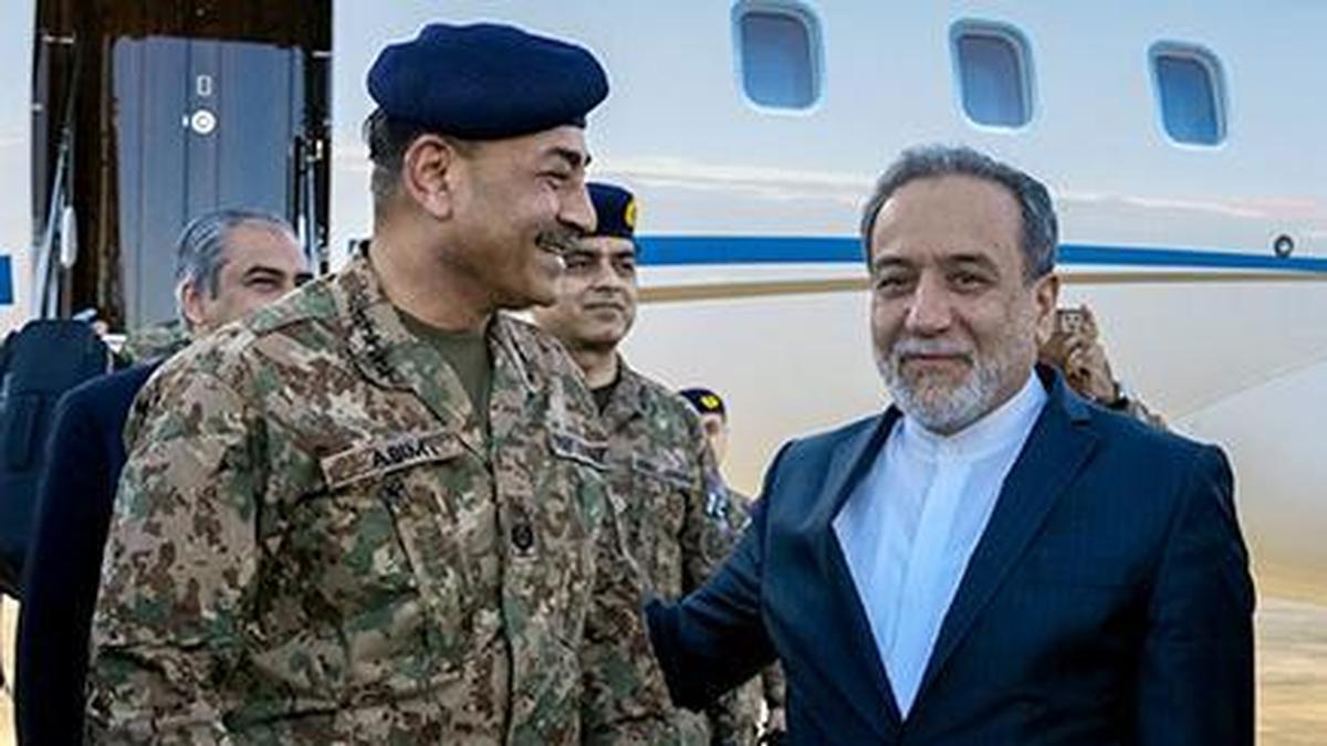 ईरान-इज़राइल युद्ध LIVE: रुकी हुई अमेरिकी वार्ता को पुनर्जीवित करने में मदद के लिए पाकिस्तान के सेना प्रमुख तेहरान पहुंचे