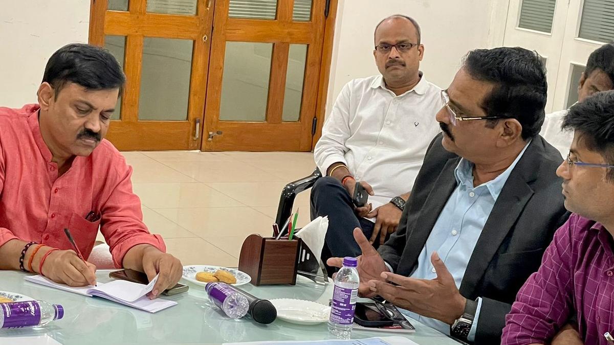 Will strive for 24x7 highway connectivity for Visakhapatnam ports, says BJP MP GVL