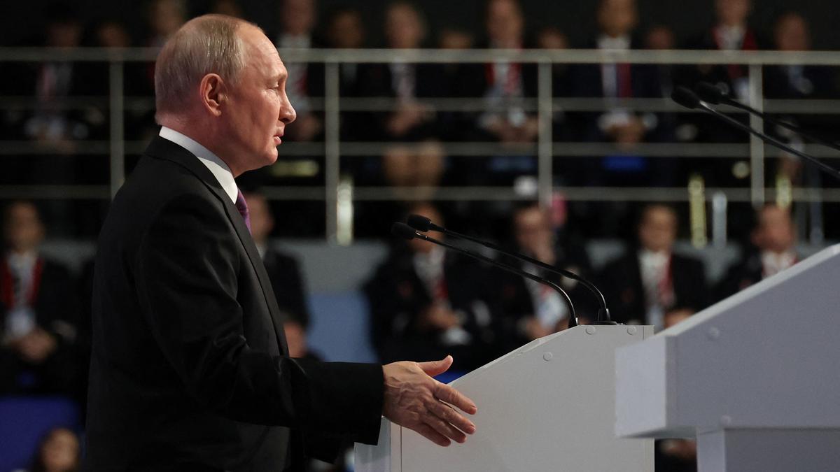 Putin to run for president as an independent candidate: Report