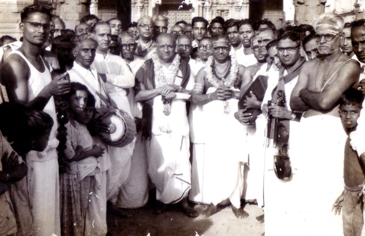 Hymns, cool breeze, kolam...tracing the history of Margazhi bhajanai in Tamil Nadu - The Hindu