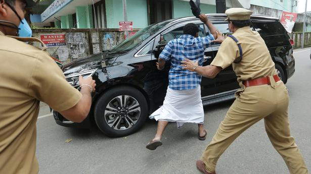 Youth Congress activist forces stoppage of Kerala Chief Minister’s cavalcade