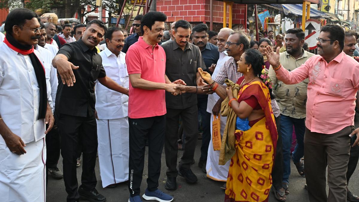 Lok Sabha polls | T.N. CM Stalin campaigns in Salem during his morning walk