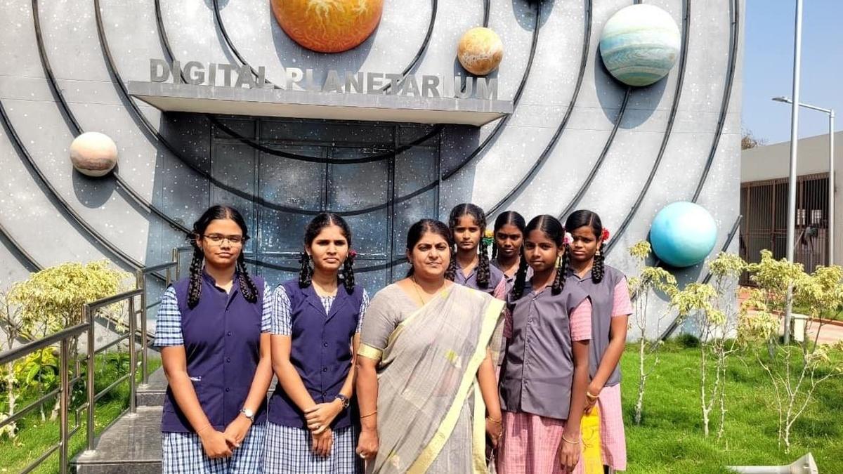 546 government school students taken on science educational tour in Erode district