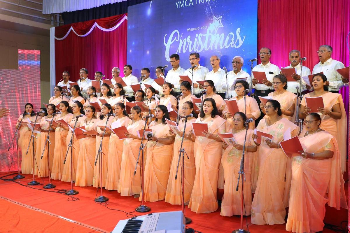 The choir of YMCA Trivandrum on stage 