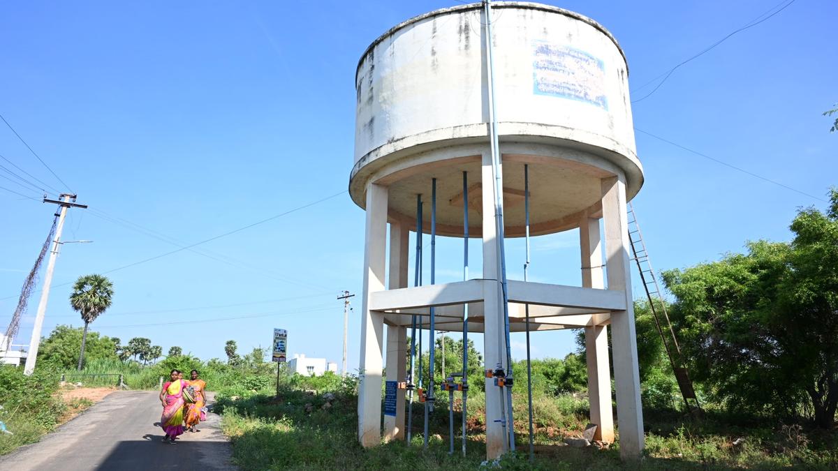 Erratic water supply hits residents of V.I.P. Garden in Erode