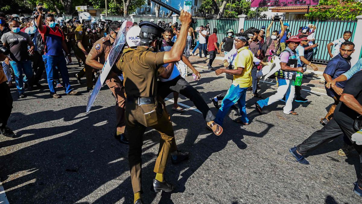 As Sri Lanka backs freedom of expression at UN, police arrest dozens of protesters at home