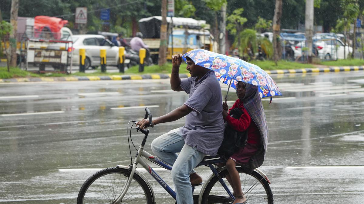 Heavy rains lash Hyderabad, bring respite from heat