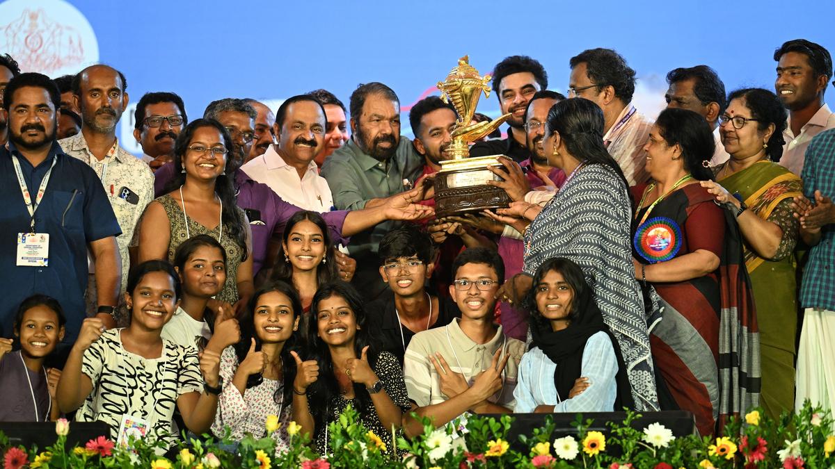 Higher Education Minister expresses happiness over Thrissur’s victory at State School Arts Festival