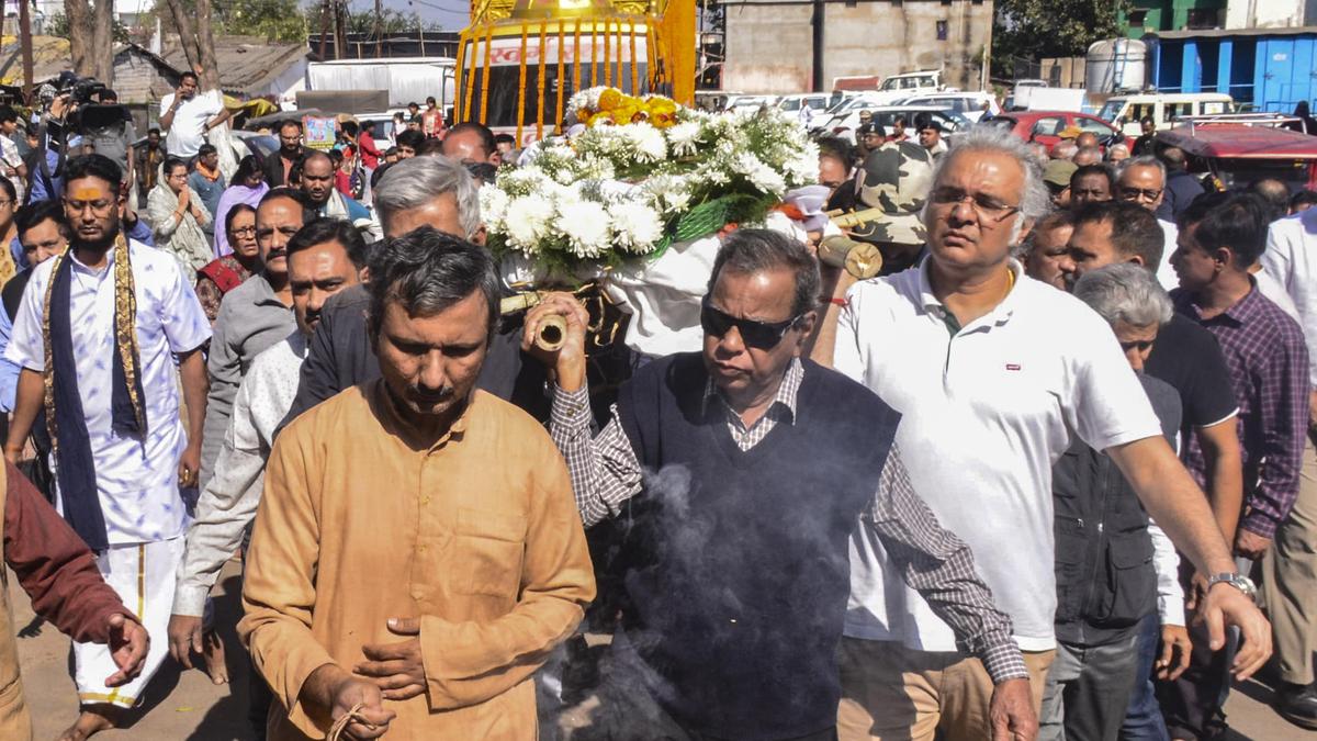 Eminent writer Vinod Kumar Shukla’s last rites performed with full state honours in Raipur