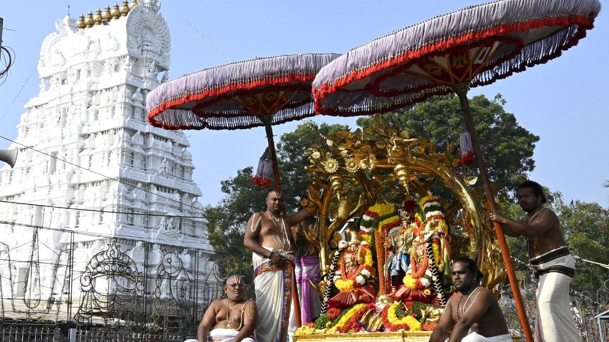 Fervour marks Brahmotsavams at Srinivasa Mangapuram, Kapila Theertham