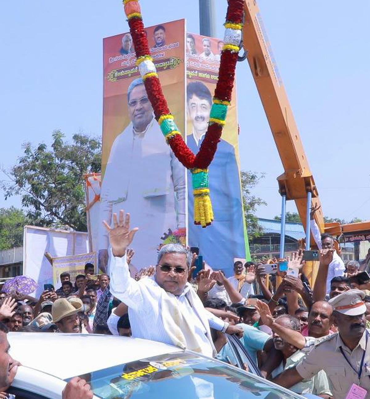 Chief Minister Siddaramaiah arriving for a function in Arsikere on Sunday.